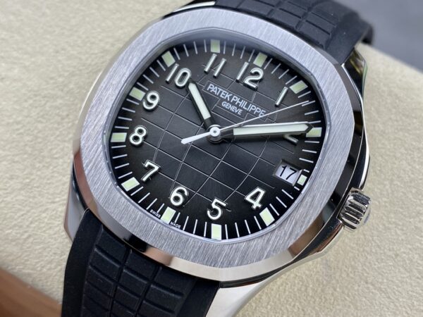 Patek Philippe Aquanaut 5167 Red