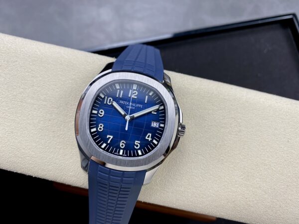a1739629847152_7584-1.jpg Patek Philippe Aquanaut 5168 Red