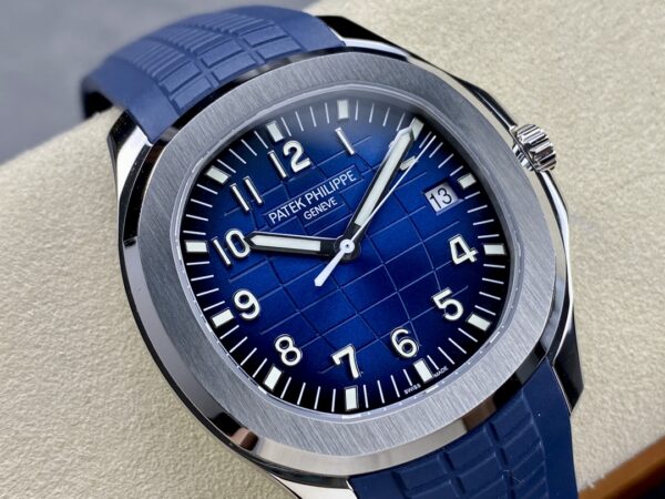 a1739629847159_1053-1.jpg Patek Philippe Aquanaut 5168 Red