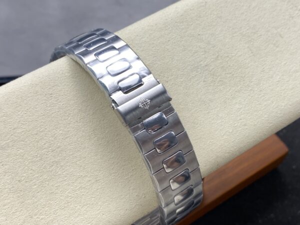 Patek Philippe Nautilus 5726/1A White