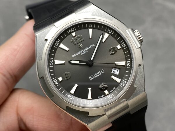 Patek Philippe Overseas 47040