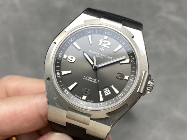 Patek Philippe Overseas 47040