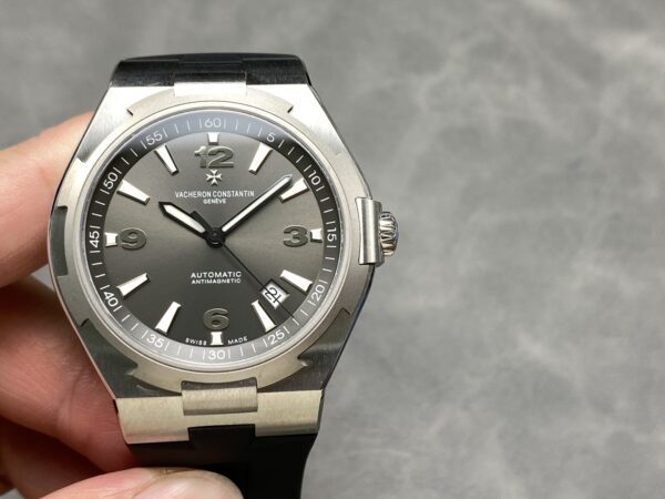 Patek Philippe Overseas 47040