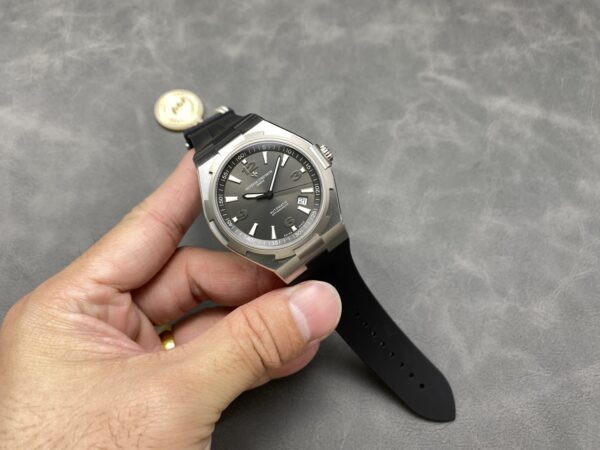 Patek Philippe Overseas 47040
