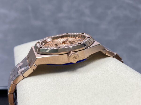 a1742822527004_7200-1.jpg Audemars Piguet Royal Oak (ROYAL OAK) Red