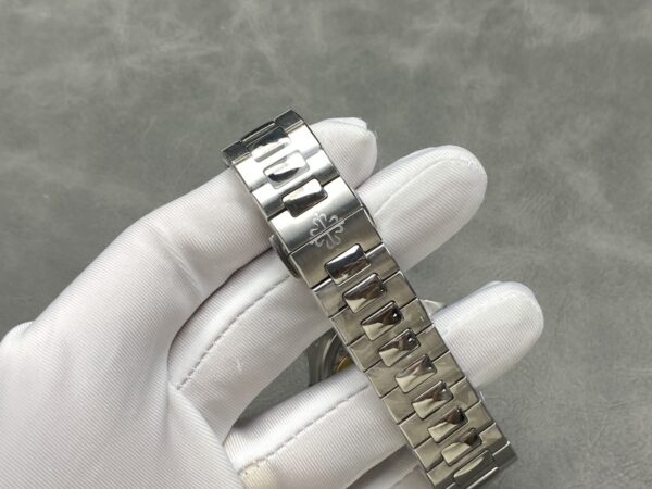 Patek Philippe Nautilus 5740/1G