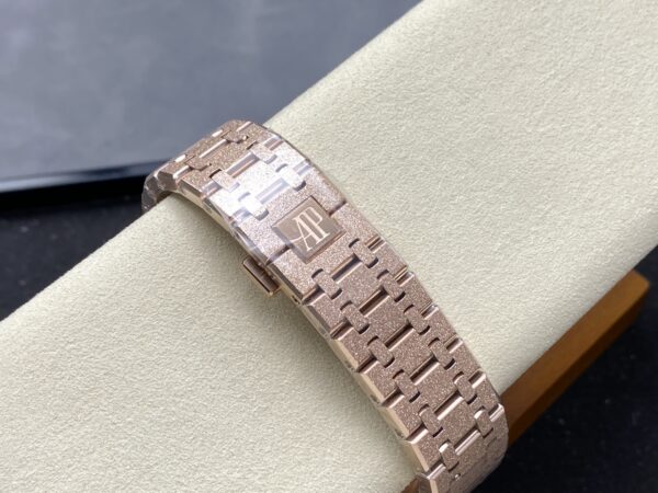 Audemars Piguet Royal Oak 26240 Blue