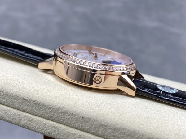 Jaeger-LeCoultre Watch (COMPLICATIONS) Blue