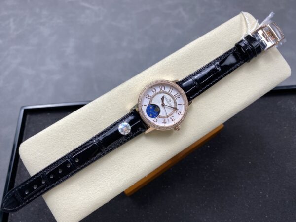 Jaeger-LeCoultre Watch (COMPLICATIONS) Blue