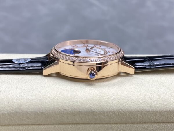 Jaeger-LeCoultre Watch (COMPLICATIONS) Blue