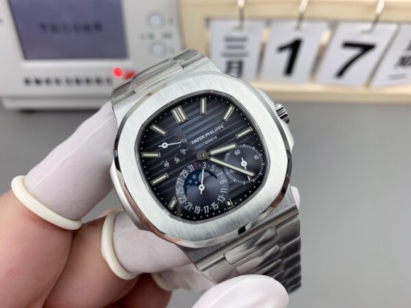 Patek Philippe Nautilus 5712