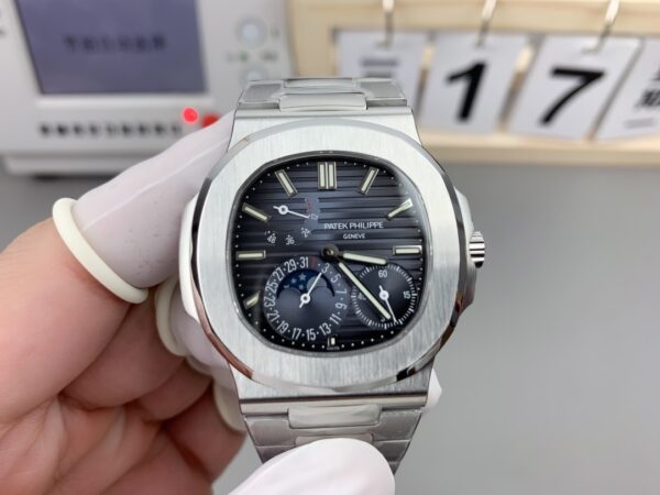 Patek Philippe Nautilus 5712