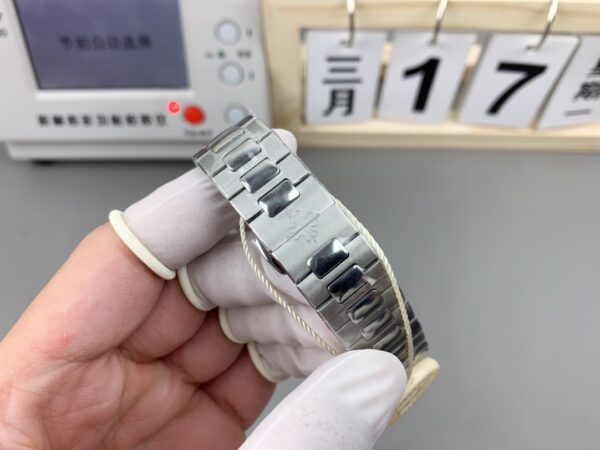 Patek Philippe Nautilus 5712