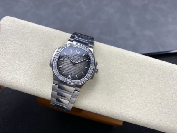 Patek Philippe Nautilus 7118
