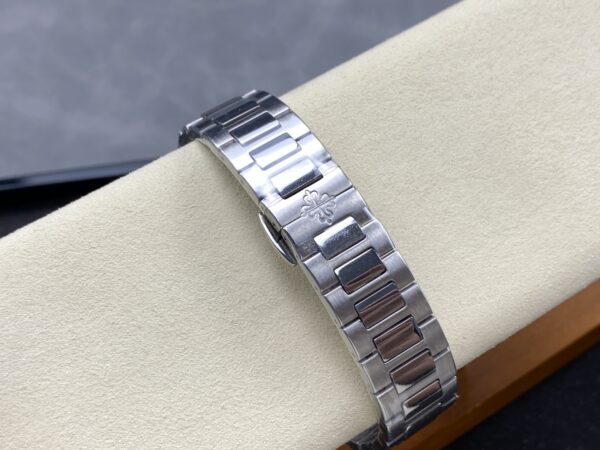 Patek Philippe Nautilus 7118