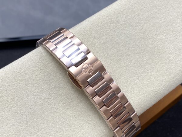 Patek Philippe Nautilus 7118