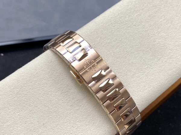 Patek Philippe Nautilus 5712A
