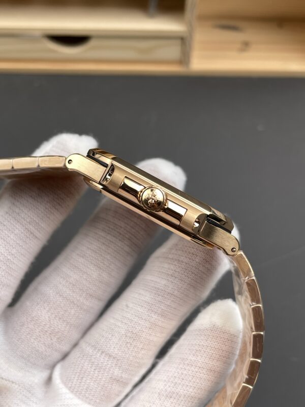 Patek Philippe Nautilus 7821
