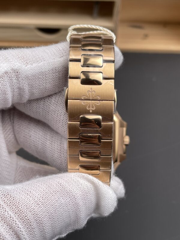 Patek Philippe Nautilus 7821