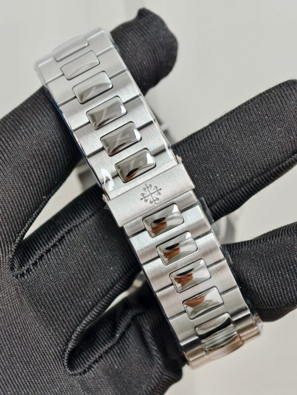 a1765527797653_0370-1.jpg Patek Philippe Nautilus 5711 Green