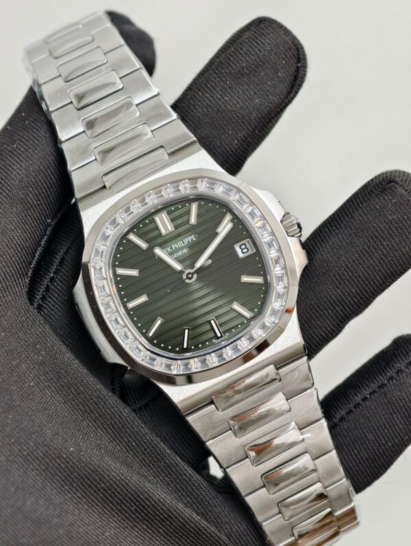 a1765527797761_6885-1.jpg Patek Philippe Nautilus 5711 Green