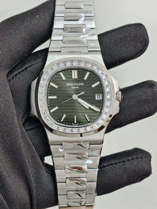 a1765527797777_7102-1.jpg Patek Philippe Nautilus 5711 Green