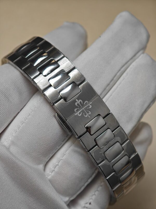 Patek Philippe Nautilus 5712A