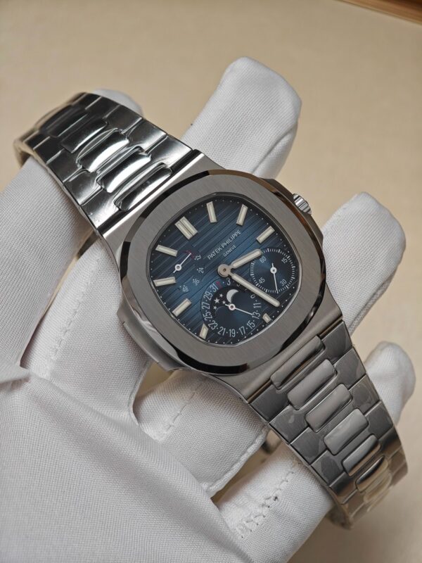 Patek Philippe Nautilus 5712A