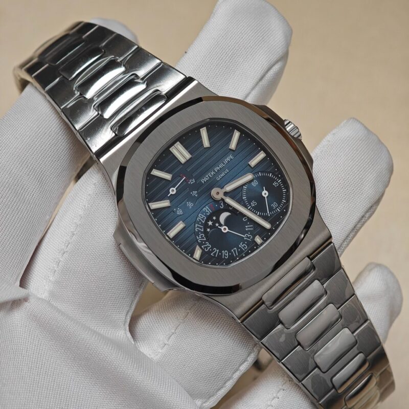 Patek Philippe Nautilus 5712A