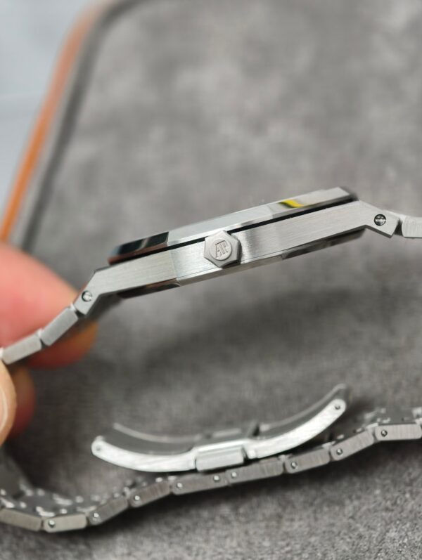 Audemars Piguet Royal Oak (ROYAL OAK) Blue