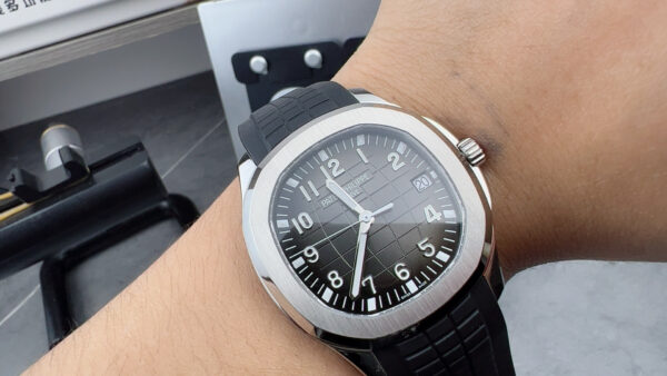 cmp_i1740032497167_9440_0_7-1.jpg Patek Philippe Aquanaut (AQUANAUT) Black