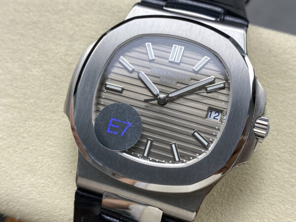 cmp_i1745173446565_7600_0_2-1.jpg Patek Philippe Nautilus 5711/1A
