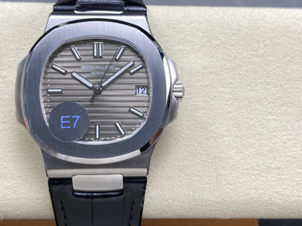 cmp_i1745173446566_4179_0_0-1.jpg Patek Philippe Nautilus 5711/1A