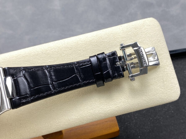 cmp_i1745173446569_2272_0_7-1.jpg Patek Philippe Nautilus 5711/1A