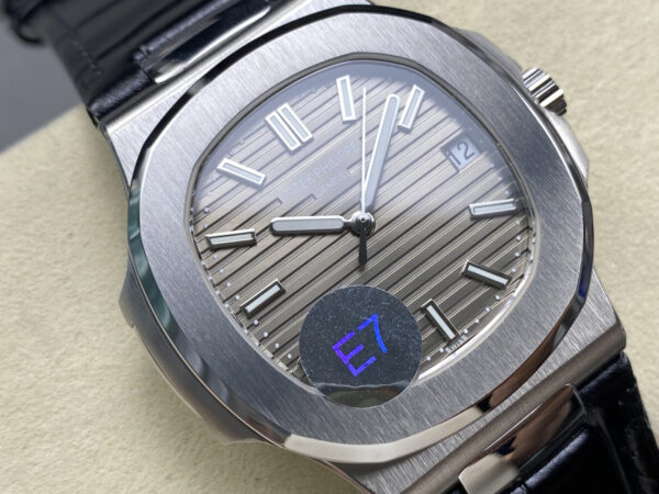 cmp_i1745173452024_2752_0_1-1.jpg Patek Philippe Nautilus 5711/1A