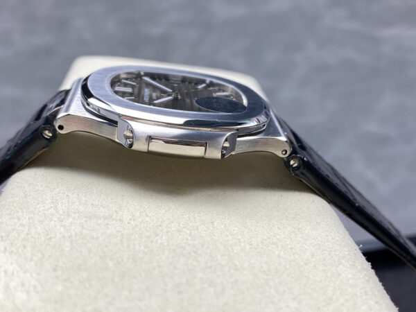 cmp_i1745173452031_779_0_4-1.jpg Patek Philippe Nautilus 5711/1A