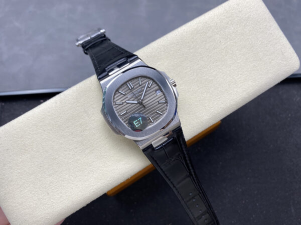 cmp_i1745173452031_8678_0_3-1.jpg Patek Philippe Nautilus 5711/1A
