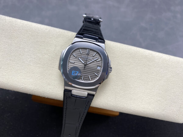 cmp_i1745173457942_9880_0_10-1.jpg Patek Philippe Nautilus 5711/1A