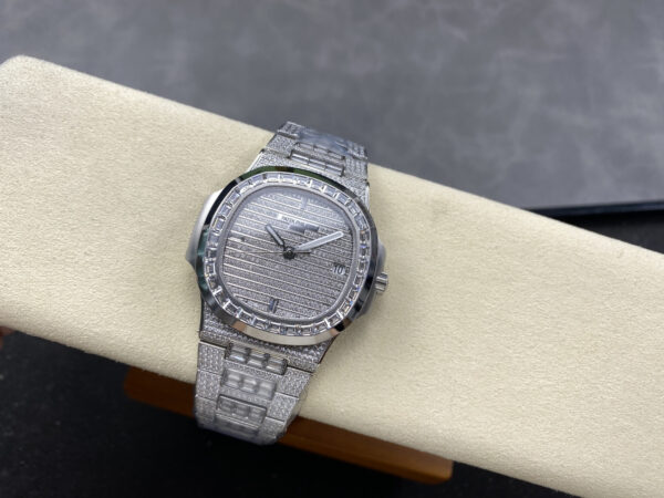Patek Philippe Nautilus (NAUTILUS)