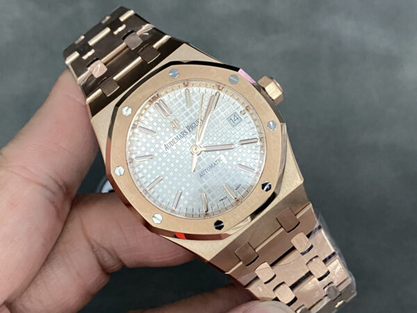 cmp_i1746470681938_978_0_1-1.jpg Audemars Piguet Royal Oak (ROYAL OAK) Red