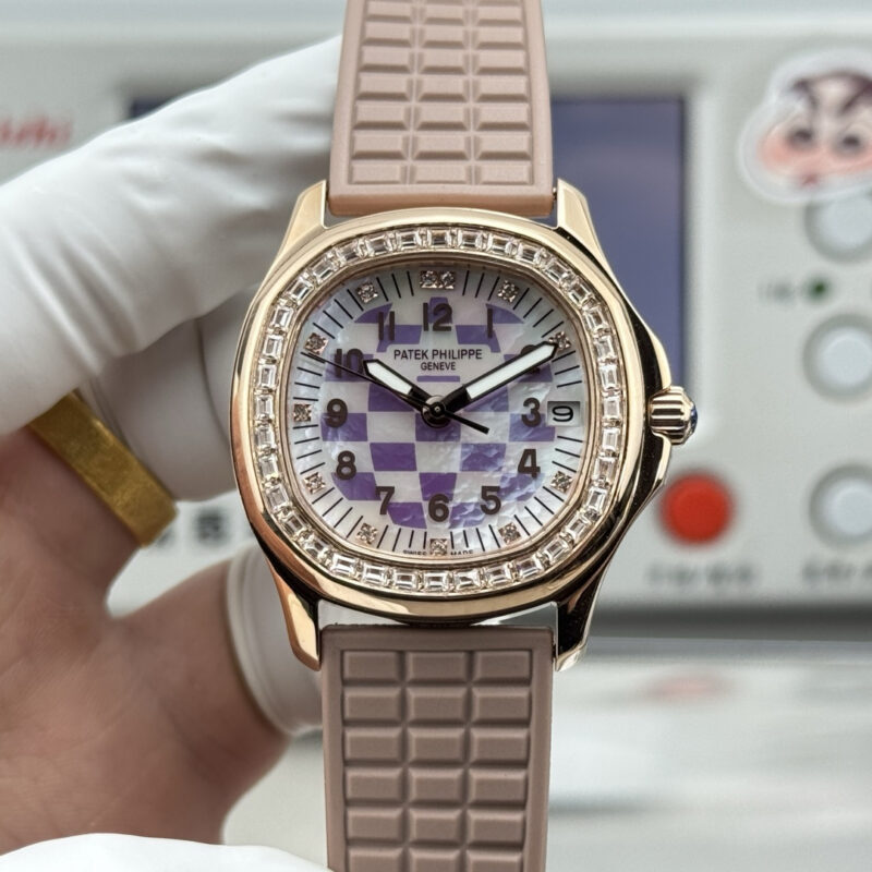 cmp_i1768242836518_4813_0_0-1.jpg Patek Philippe Aquanaut (AQUANAUT)
