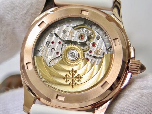 Patek Philippe Aquanaut (AQUANAUT) Purple