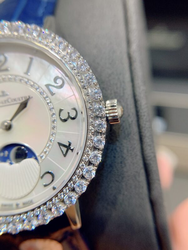 Jaeger-LeCoultre Watch (COMPLICATIONS) Blue