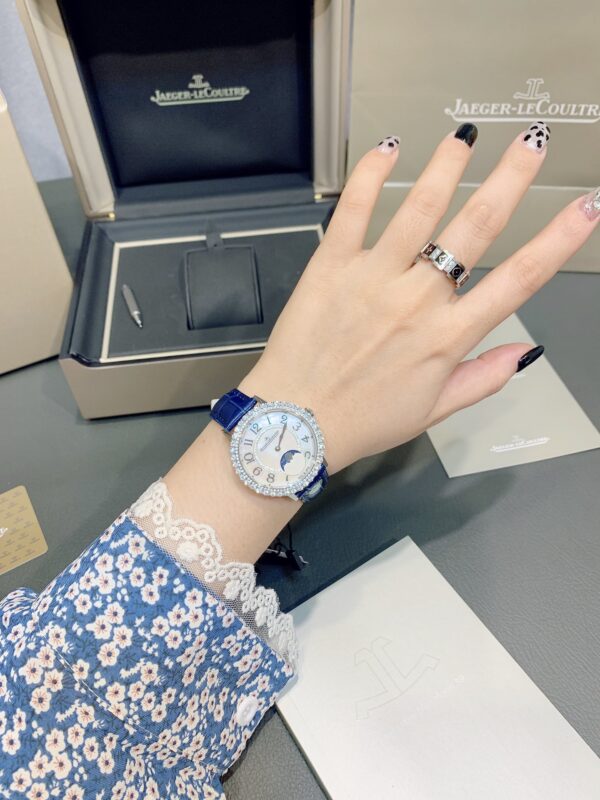 Jaeger-LeCoultre Watch (COMPLICATIONS) Blue