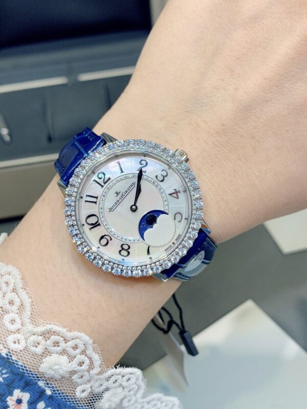 Jaeger-LeCoultre Watch (COMPLICATIONS) Blue