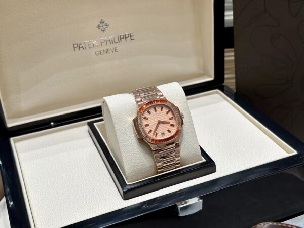 Patek Philippe Nautilus (NAUTILUS) Smoked