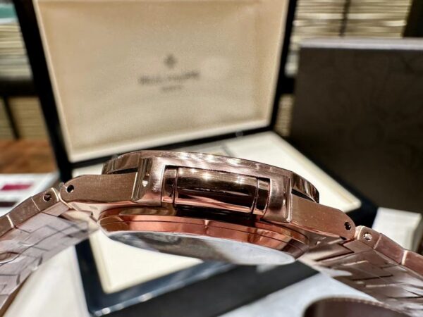 Patek Philippe Nautilus (NAUTILUS) Smoked