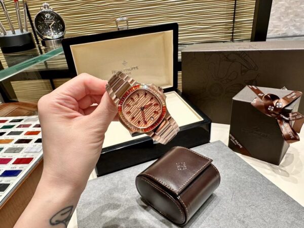 Patek Philippe Nautilus (NAUTILUS) Smoked