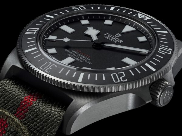 Tudor Submariner 25717N Smoked