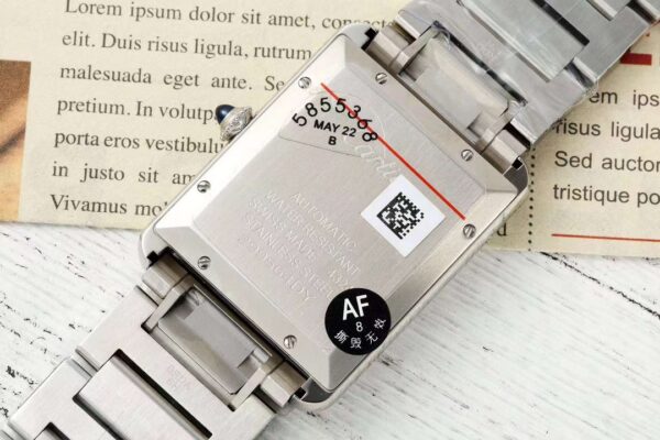 i1719651600_8089_0-1.jpg Cartier Tank (TANK) Blue
